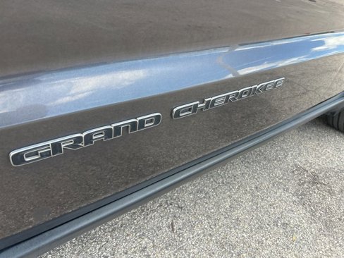 Used 2018 Jeep Grand Cherokee Laredo image 17