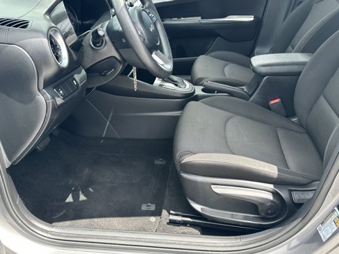 Used 2023 Kia Forte LXS image 7