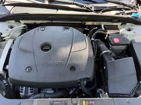 Used 2020 Volvo V60 T5 Cross Country image 47