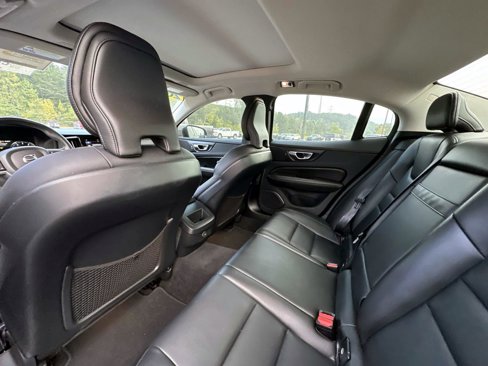 Used 2022 Volvo S60 B5 Momentum image 18