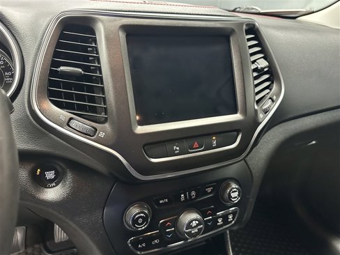 Used 2022 Jeep Cherokee Trailhawk image 19