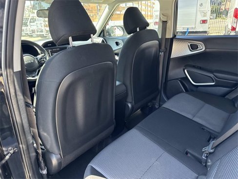 Used 2023 Kia Soul LX w/ LX Technology Package image 14