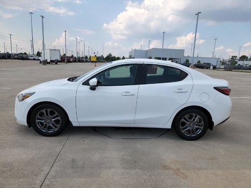 Used 2020 Toyota Yaris LE image 8