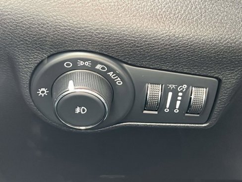 Certified 2022 Jeep Compass Limited image 19