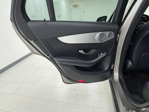 Used 2019 Mercedes-Benz GLC 300 4MATIC image 11