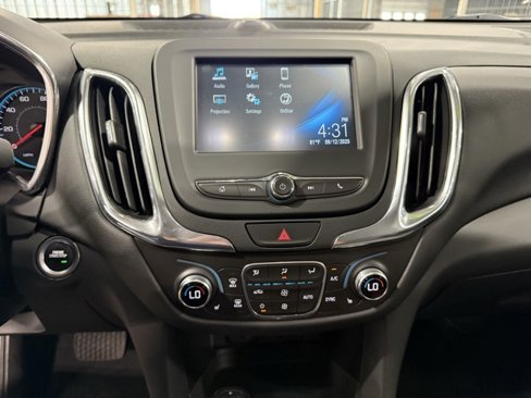 Used 2018 Chevrolet Equinox LT image 16