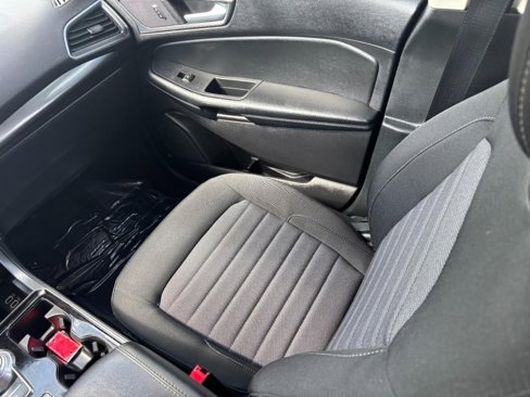 Used 2020 Ford Edge SE image 18