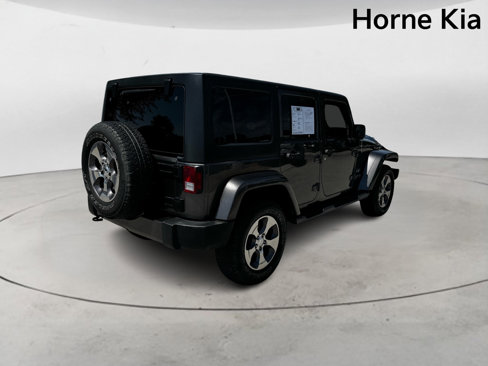 Used 2018 Jeep Wrangler Unlimited Sahara w/ Connectivity Group image 4