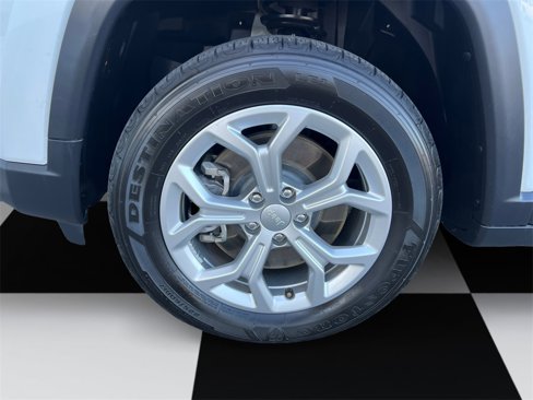 Used 2024 Jeep Compass Latitude image 14