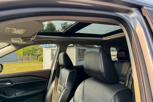 Used 2022 Nissan Rogue SV w/ SV Premium Package image 14