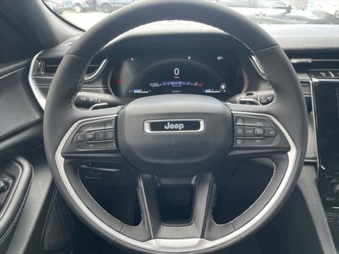 Used 2024 Jeep Grand Cherokee Altitude image 18
