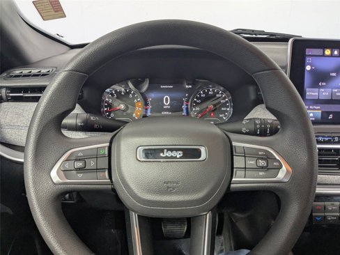 Used 2023 Jeep Compass Sport image 13