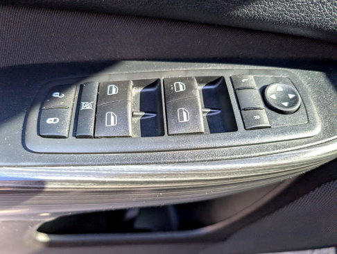 Used 2015 Jeep Cherokee Latitude w/ Comfort/Convenience Group image 37