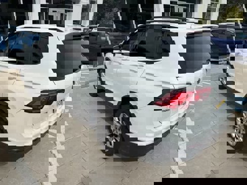 Used 2018 Volkswagen Tiguan S image 7