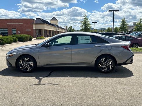 New 2025 Hyundai Elantra Sport image 8