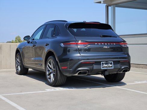 Certified 2025 Porsche Macan image 3