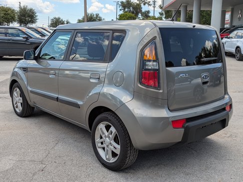 Used 2010 Kia Soul + image 6