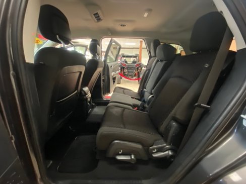 Used 2017 Dodge Journey SXT w/ Comfort/Convenience Group image 17