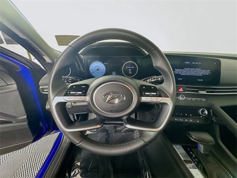Used 2023 Hyundai Elantra SEL w/ Convenience Package image 11
