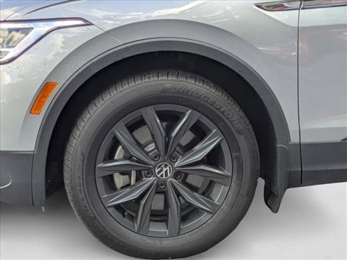 Used 2024 Volkswagen Tiguan SE image 9