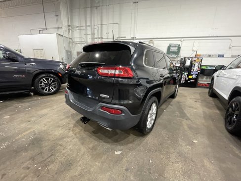 Used 2016 Jeep Cherokee Latitude image 3