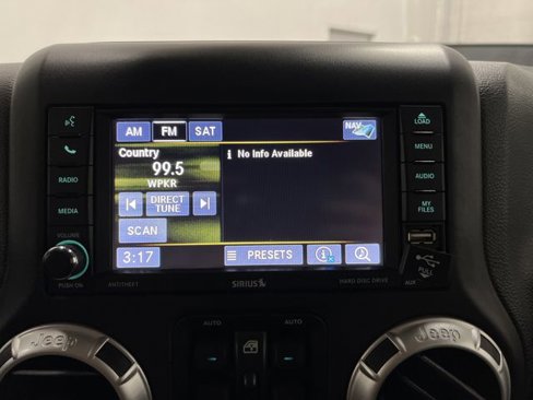 Used 2017 Jeep Wrangler Unlimited Sahara w/ Connectivity Group image 17