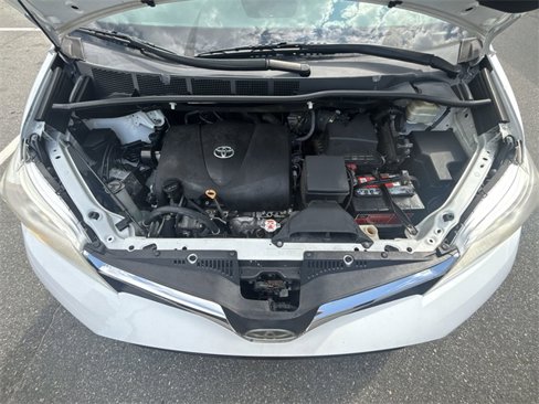 Used 2018 Toyota Sienna LE image 9