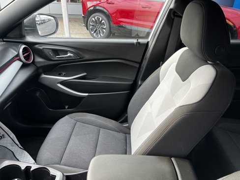 Used 2024 Chevrolet Trax RS image 18