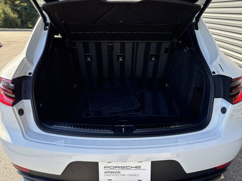 Certified 2018 Porsche Macan image 25