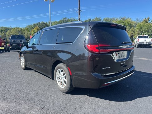 Used 2021 Chrysler Pacifica Touring-L image 7