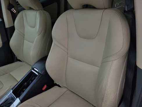 Used 2017 Volvo XC60 T5 Dynamic w/ Preferred Option Package image 6