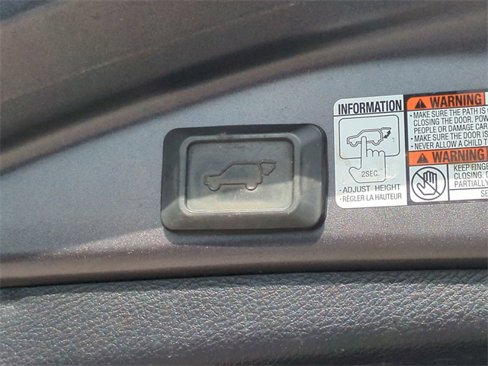 Used 2018 Toyota RAV4 XLE image 15