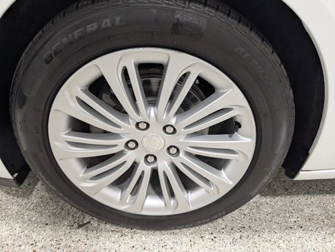 Used 2018 Buick LaCrosse Essence image 8