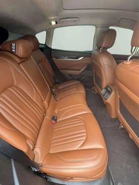 Used 2017 Maserati Levante image 11