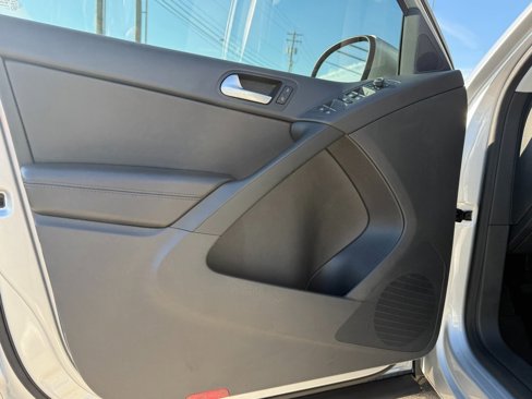 Used 2017 Volkswagen Tiguan Wolfsburg Edition image 9