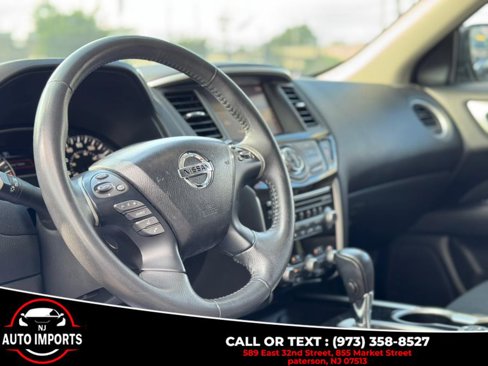 Used 2017 Nissan Pathfinder SV image 13