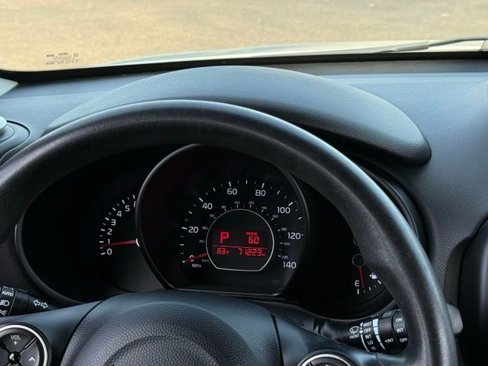 Used 2016 Kia Soul + image 9