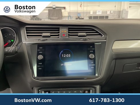 Certified 2021 Volkswagen Tiguan SE w/ Panoramic Sunroof Package image 21