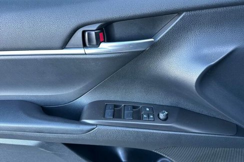 Used 2023 Toyota Camry SE image 11