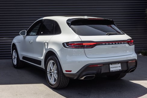 Certified 2025 Porsche Macan image 3