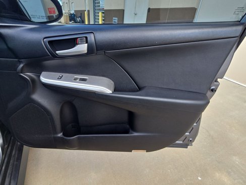 Used 2014 Toyota Camry SE image 19