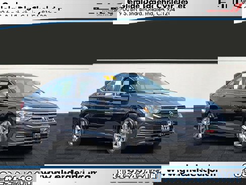 Used 2024 Volkswagen Jetta SE image 1