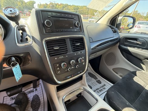 Used 2014 Dodge Grand Caravan SXT w/ Rear Park Assist Package image 19