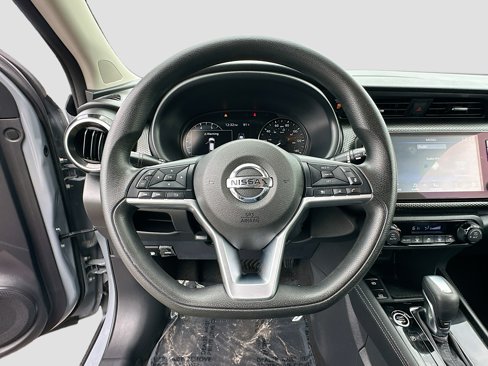 Used 2021 Nissan Kicks SV image 10