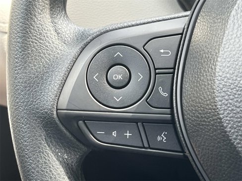 Used 2025 Toyota Corolla Cross L image 32