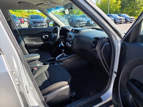 Used 2015 Kia Soul + image 11