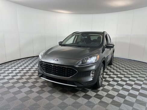 Used 2020 Ford Escape Titanium image 2