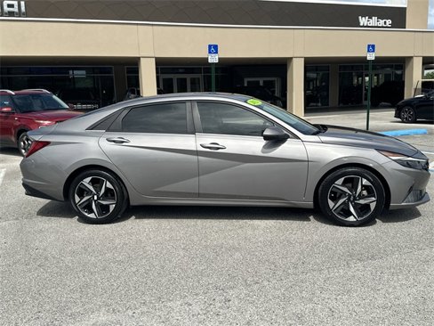 Used 2023 Hyundai Elantra Limited w/ Cargo Package image 5