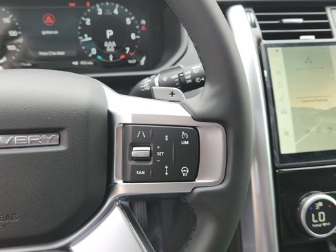 New 2025 Land Rover Discovery S image 25