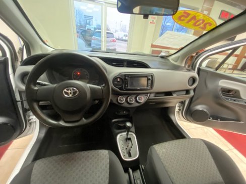 Used 2015 Toyota Yaris L image 21